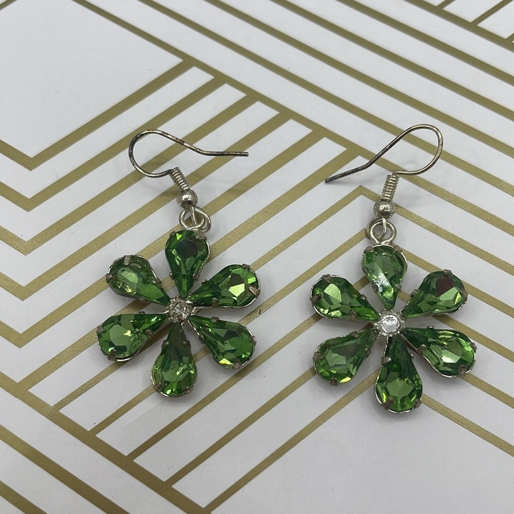 Statement glass stone and flower earrings. - Picture 3 of 5